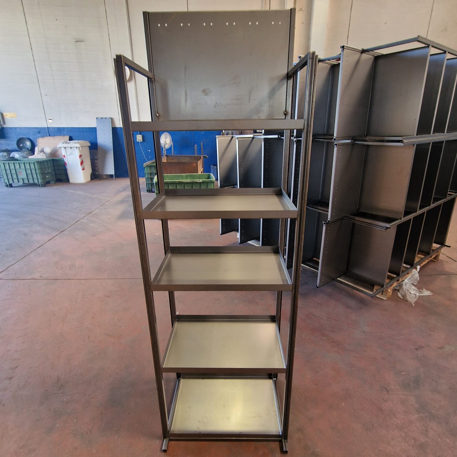 Display POP in metallo – carpenteria espositiva
