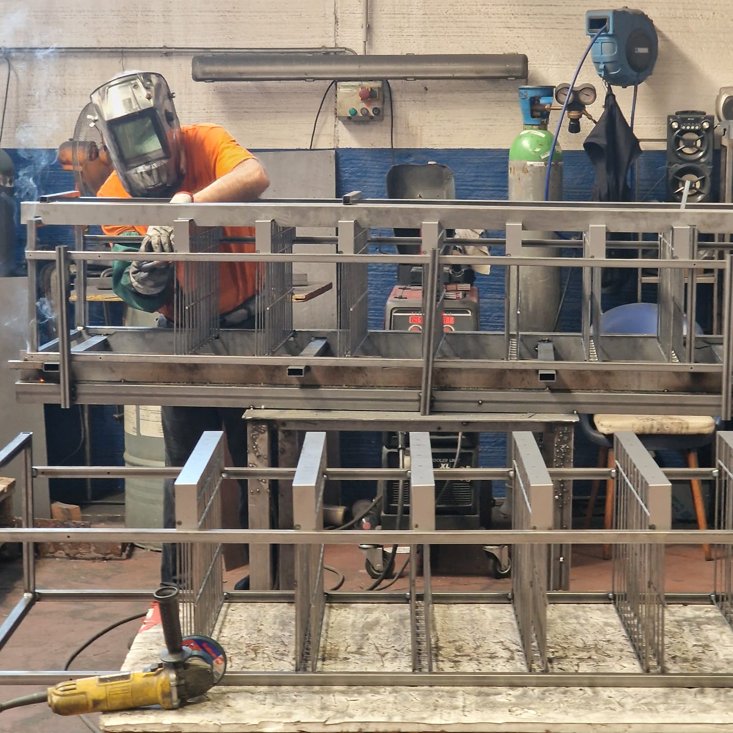 Produzione serie espositori su progetto cliente