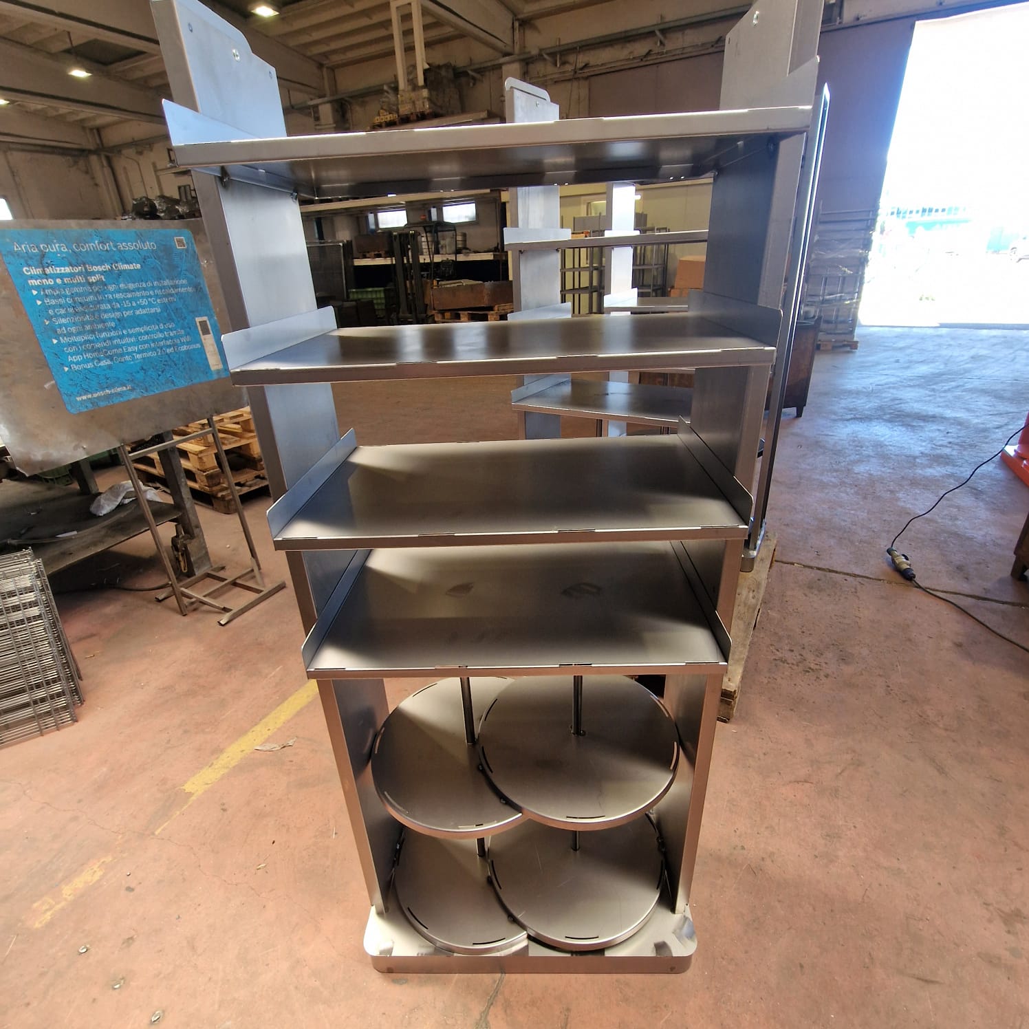 Display espositivo in ferro – produzione in serie